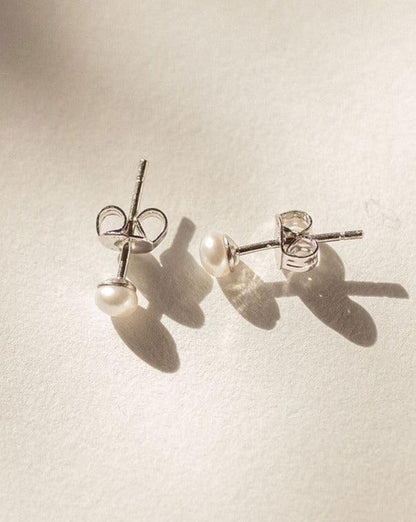 Daily Pearl Stud Earrings