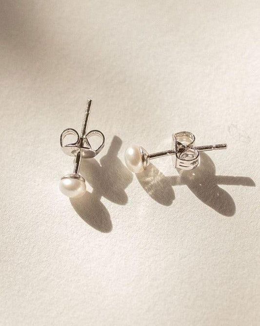 Daily Pearl Stud Earrings